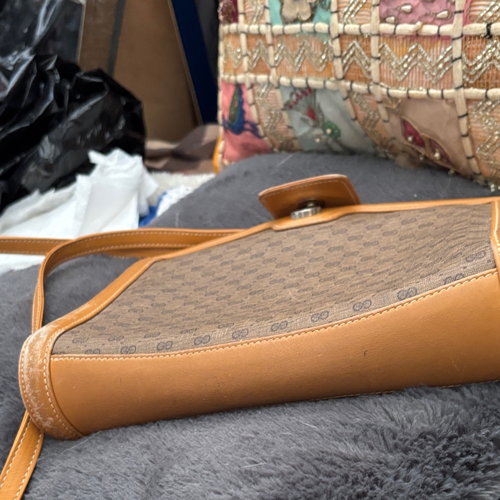 100% Authentic Gucci Tan and Brown Crossbody Bag - Picture 10 of 10